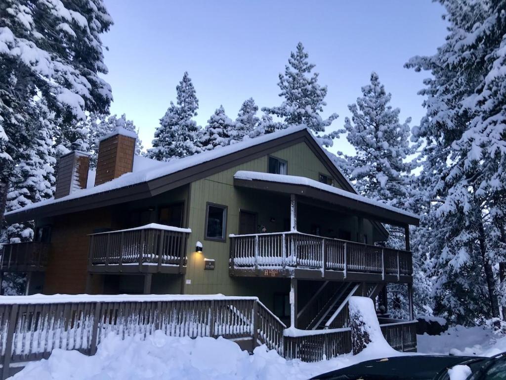 Cozy Condo Walking Distance To Village And Gondola W/ Pool/ Jacuzzi Sleeps 4. 맘모스 레이크스 외부 사진