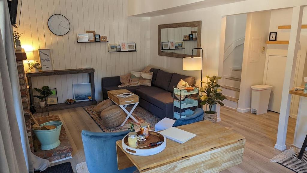 Cozy Condo Walking Distance To Village And Gondola W/ Pool/ Jacuzzi Sleeps 4. 맘모스 레이크스 외부 사진