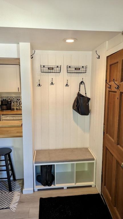 Cozy Condo Walking Distance To Village And Gondola W/ Pool/ Jacuzzi Sleeps 4. 맘모스 레이크스 외부 사진