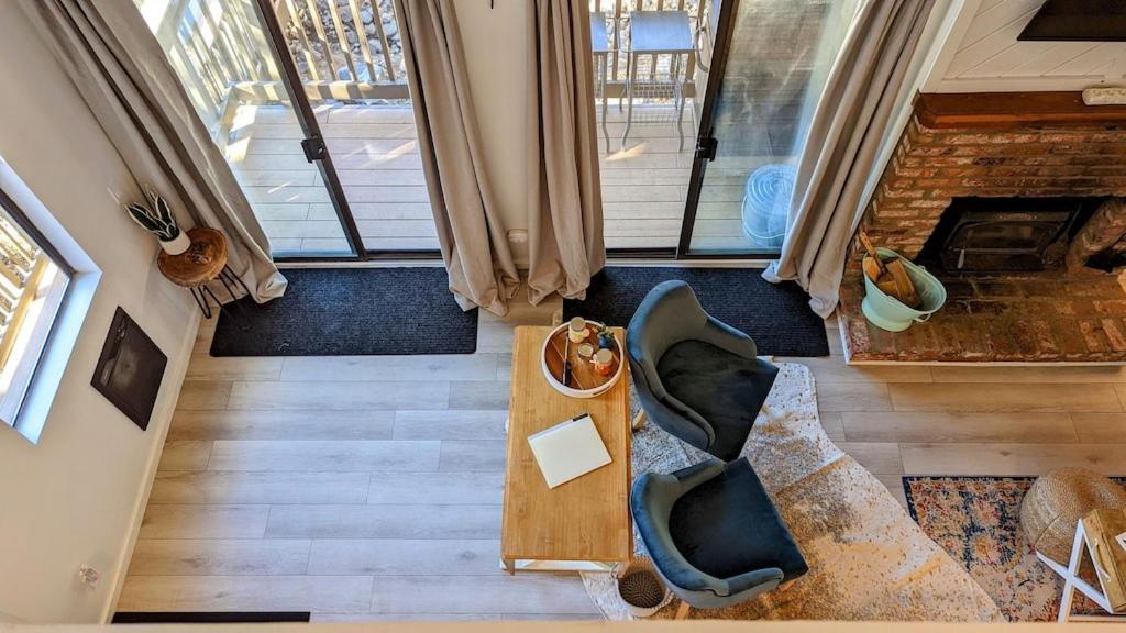 Cozy Condo Walking Distance To Village And Gondola W/ Pool/ Jacuzzi Sleeps 4. 맘모스 레이크스 외부 사진